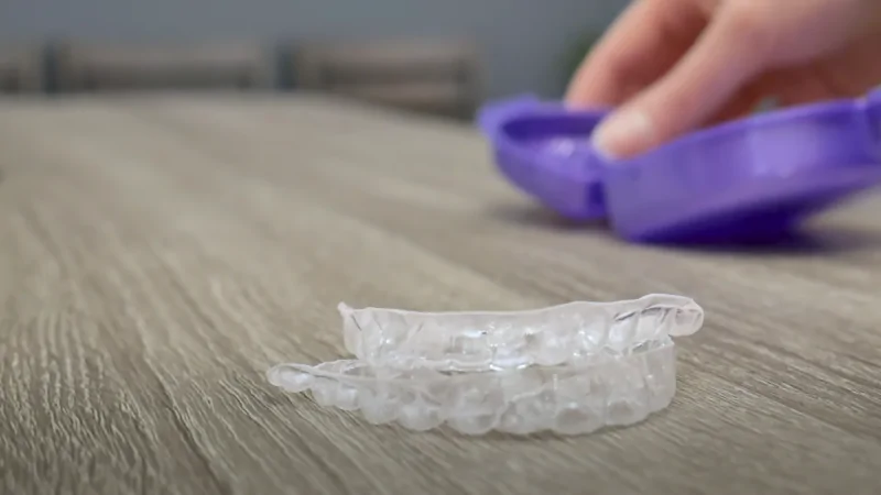 Clear-Plastic-Retainers