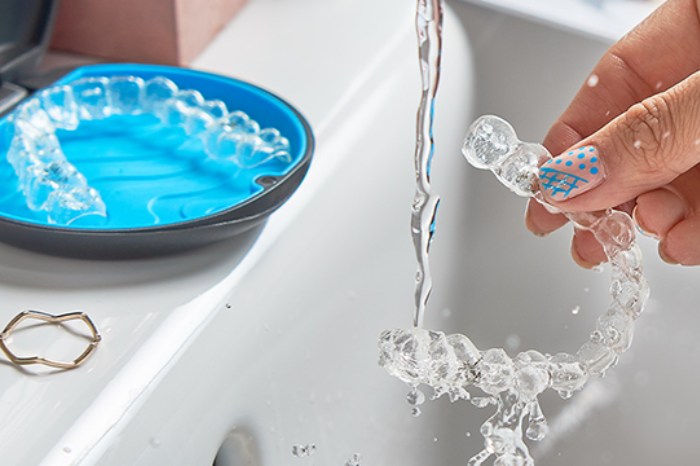 Denture Cleaning Tablets on Retainers